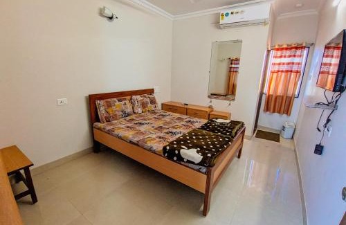 Bhuj Hotel | New Harbhole Hotel & Guest House