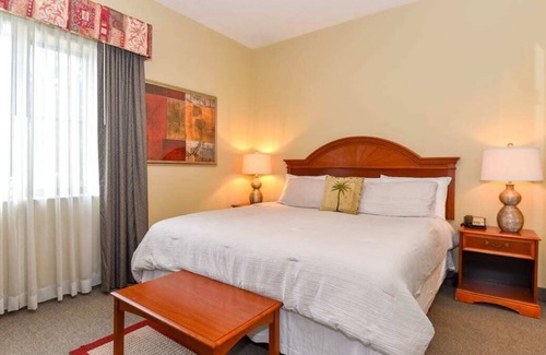 National Gardens Condominio | NEW! Harley Retreat Near Beach, Onsite Pool, WiFi!