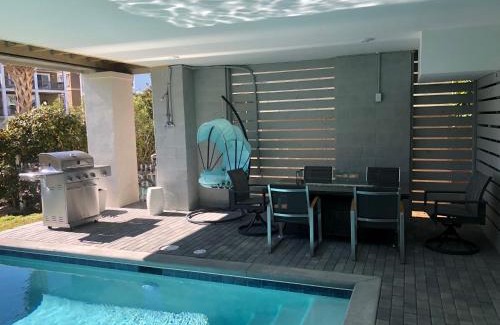 Folly Field Casa | New! HEATED POOL, BEACH HOUSE, Elevator, Walk to the Beach!