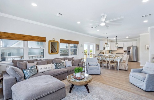 Villa Primera Casa | New heated pool, Beach Gear, Great for Families, Direct Beach Access, Gulf Views