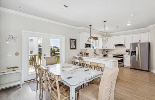 Villa Primera Casa | New heated pool, Beach Gear, Great for Families, Direct Beach Access, Gulf Views
