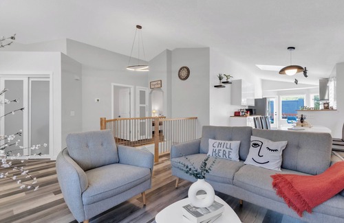 Calgary Casa | *NEW*HiddenGem*Discount*MovieTheatre*Deck*AC*Downtown 15'*Banff 60'*Bedrooms 4x
