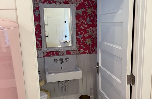 Hays County Apartamento | NEW High Cotton Suite in Driftwood Hill Country