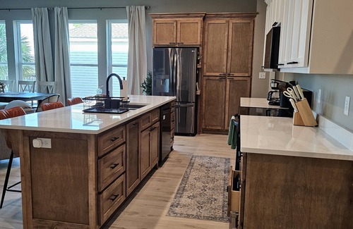 Dauphin Island Casa | New High End Build/Furnishings! Max 12 guests - Gated Community includes pool