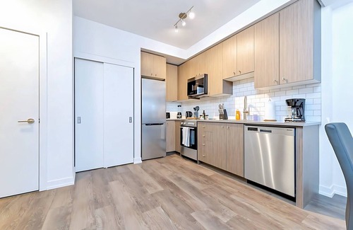 Kitchener Apartamento | New High Rise Building with Gorgeous Views