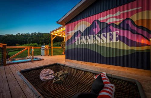 Sevierville Casa | NEW Hill Gem - Murals - Cowboy Pool- Hot Tub- Game Room