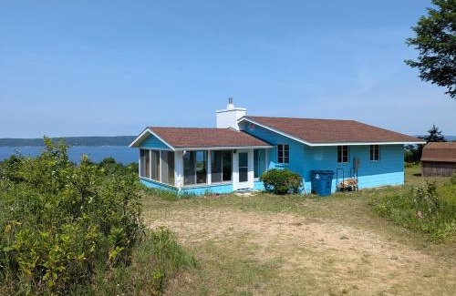 Frankfort Casa | New! Hill Hideaway - Incredible Lakeviews!