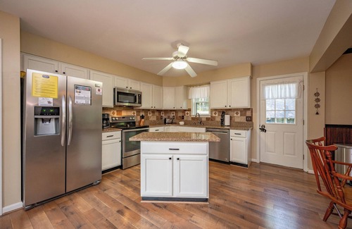 Sky Valley Casa | New! Hillside Pines: Lake Access, Hot Tub, Gas Fireplace!