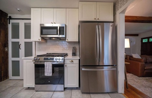 Lawrence Casa | NEW! Historic Charmer meets Lux Comfort 5BR, 2 BA + 2 Living Areas! Sleeps 10!