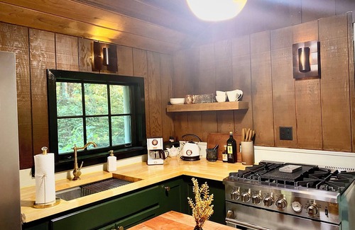 Ben Lomond Cabina | NEW Historic Santa Cruz Redwoods Retreat 1BR Cabin on a Serene Creekside Acre
