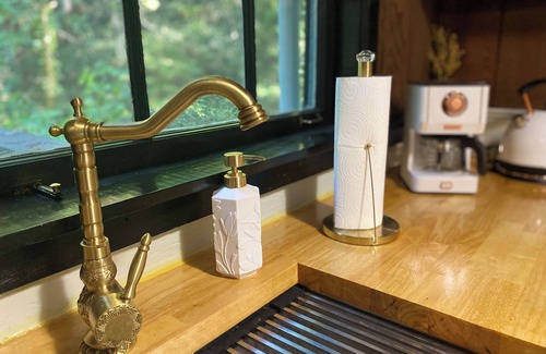 Ben Lomond Cabina | NEW Historic Santa Cruz Redwoods Retreat 1BR Cabin on a Serene Creekside Acre