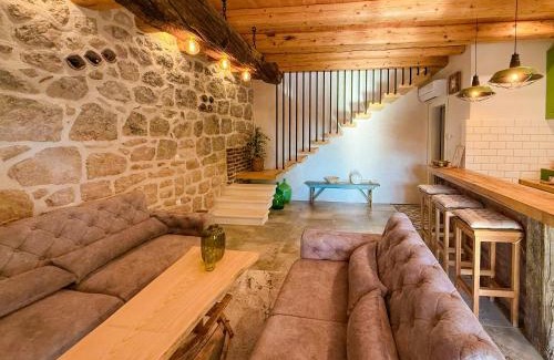 Blato Casa | NEW! Holiday Home Retro Stone House