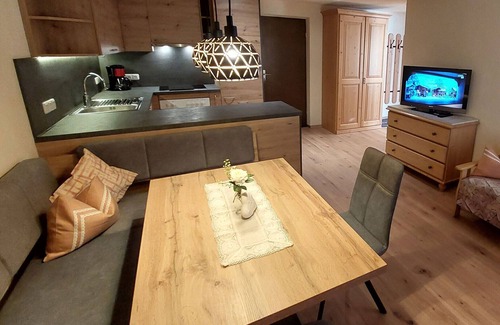 Wildermieming Apartamento | Apartamento nuevo con una vista única, sauna, ascensor.