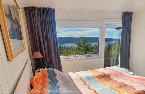 Svelvik Casa | NEW: Holiday house with sauna -bath barrel - lake view renovated 2022 motorboat