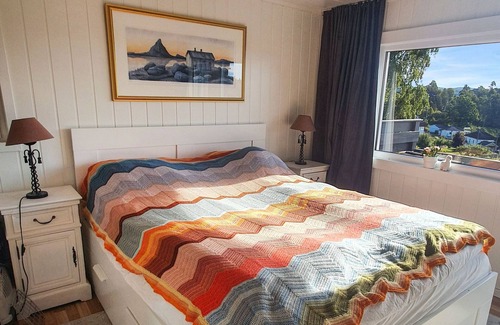 Svelvik Casa | NEW: Holiday house with sauna -bath barrel - lake view renovated 2022 motorboat