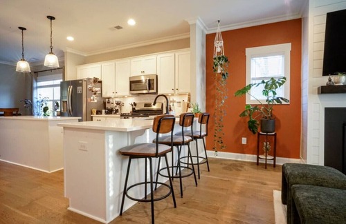 Greenville Casa | NEW Home 2Bed/2Bath+Office~7 min to DT [30 DAYS+]