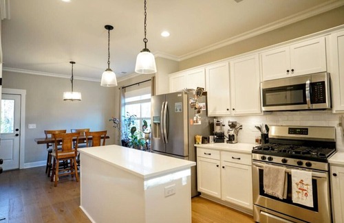 Greenville Casa | NEW Home 2Bed/2Bath+Office~7 min to DT [30 DAYS+]