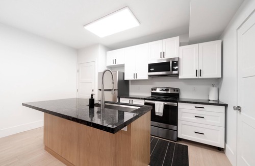 Farmington Casa | New home, any season getaway. Minutes away from everything!