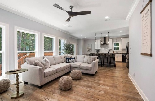 Winchester Casa | New Home, Dock, Home Theatre, Hot Tub, Fire Pit, Kayaks