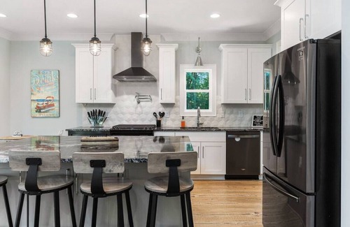 Winchester Casa | New Home, Dock, Home Theatre, Hot Tub, Fire Pit, Kayaks
