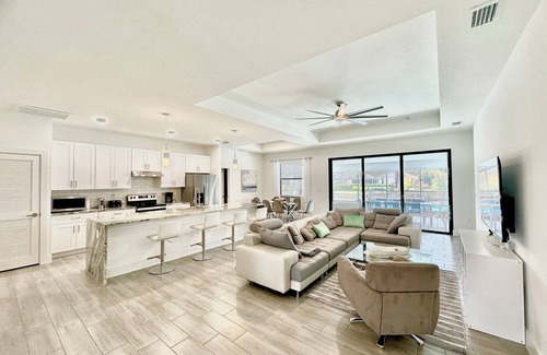 Cape Coral Villa | New home, family-sized pool villa with whirlpool.