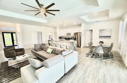 Cape Coral Villa | New home, family-sized pool villa with whirlpool.