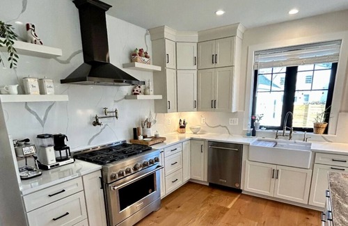 Eastport Casa | New home in historic Eastport! Steps from restaurants, retail, and more.