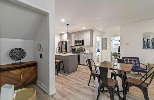 Home Park Casa | New Home in MidTown- Sleeps 11 For Rent in Atlanta
