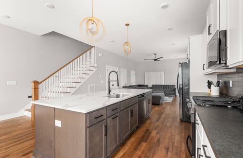 McFerrin Park Casa | New home in Nashville built in 2023! Extremely spacious, great for hosting