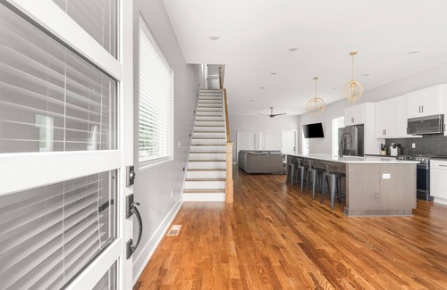 McFerrin Park Casa | New home in Nashville built in 2023! Extremely spacious, great for hosting