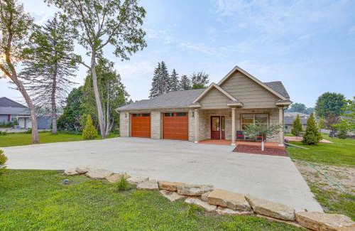 Pine Island Casa | New Home in Pine Island with Yard!