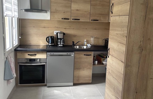 Rue Casa | New home in quiet hamlet close to beaches.