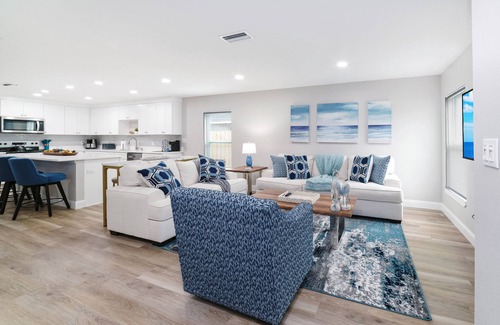 Cocoa Casa | New Home: Rooftop Seating - Grill - Pets - Sleeps 10