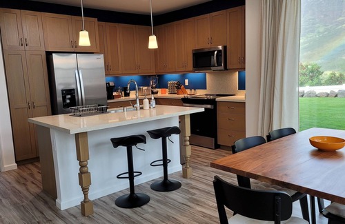 Makaha Valley Casa | New home. Stunning ocean and mountain views. 5 Minutes from the beach