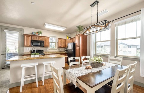 South Jordan Casa | New-home suite home+fireplace+ski+hot tub+21 mi. to SLC