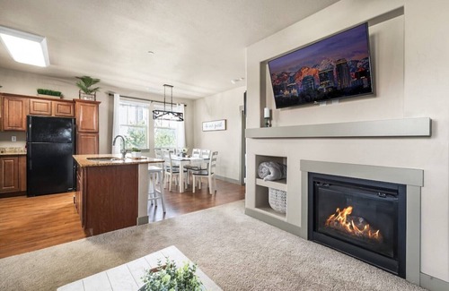 South Jordan Casa | New-home suite home+fireplace+ski+hot tub+21 mi. to SLC