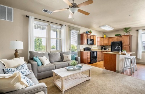 South Jordan Casa | New-home suite home+fireplace+ski+hot tub+21 mi. to SLC