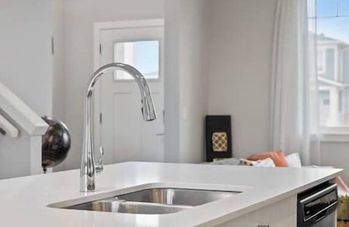 Chestermere Casa | New Home with AC, 15 Mins to YYC, Pets welcome