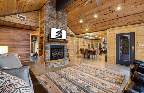 Ringold Cabina | New hot tub, beautiful views, secluded and quiet