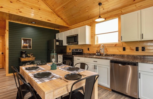Jamestown Cabina | NEW HOT TUB Cozy Cabin Cumberland River near Lake Cumberland~Firepit~New build