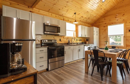 Jamestown Cabina | NEW HOT TUB Cozy Cabin Cumberland River near Lake Cumberland~Firepit~New build