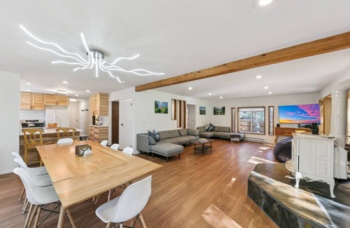 Christmas Valley Casa | *NEW* Hot Tub + Fire Pit + Playground