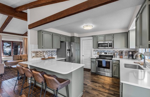 Mountain View District Casa | New! Hot Tub ~ Foosball ~ Bonus Room ~ Dog Friendly ~ AC!
