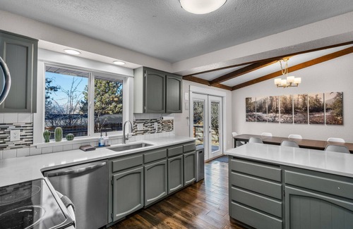 Mountain View District Casa | New! Hot Tub ~ Foosball ~ Bonus Room ~ Dog Friendly ~ AC!