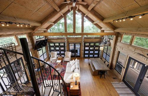 Centerville Casa | New Hot Tub Judes Peak on Big Piney Creek