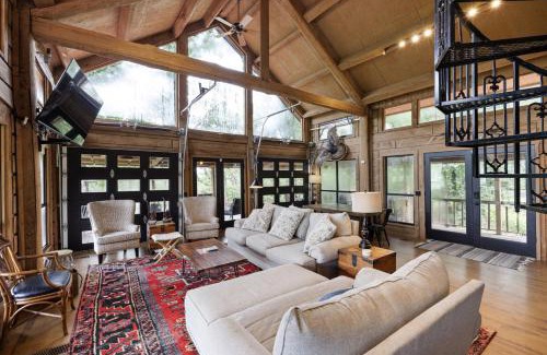 Centerville Casa | New Hot Tub Judes Peak on Big Piney Creek