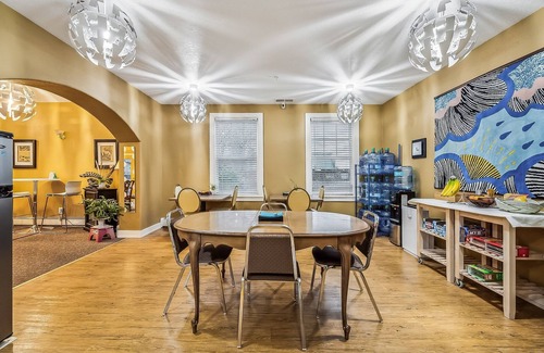 Cathlamet Condominio | NEW! Hotel Cathlamet Room 218 - Queen Suite