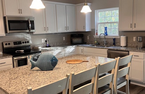 Savannah Casa | New House 20 Minutes to Downtown Savannah close to Tybee Island and Hilton Head