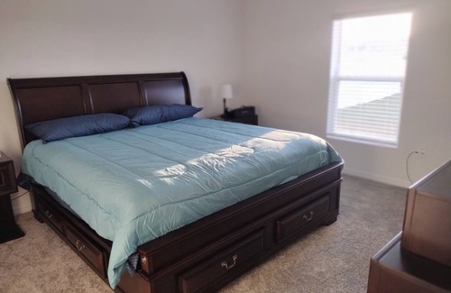 Haines City Casa | New House 25 Minutes from Disney World with King size bed and Community Pool.