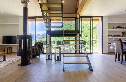 Grust Casa | Casa nueva en Grust para 12 personas, 4 habitaciones, WIFI, aparcamiento, ropa y limpieza incluidos